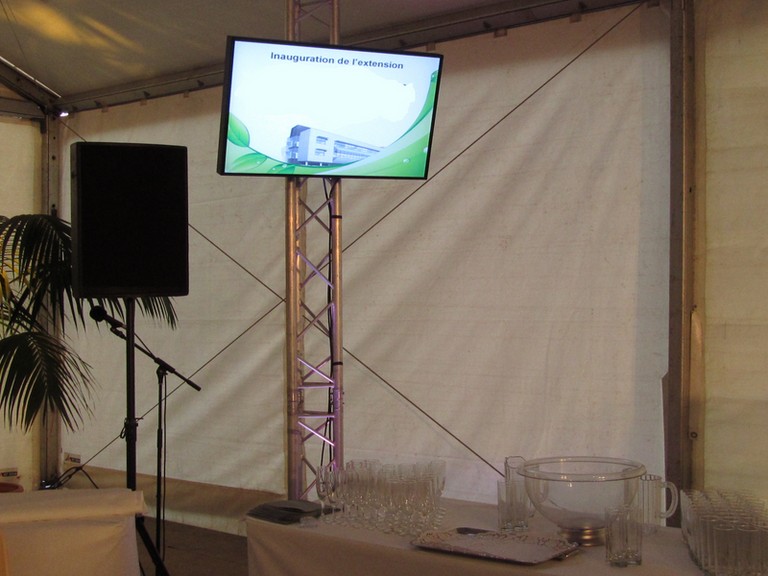 ecran_lcd_totem_SONO_INAUGURATION _CONFERENCE_PUPITRE_NORD_structure